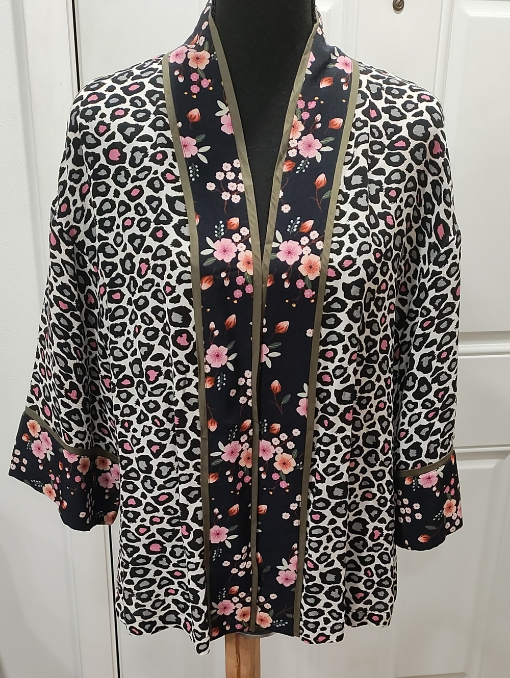 Source Unknown Leopard & Floral Kimono Robe in Black, White & Pink